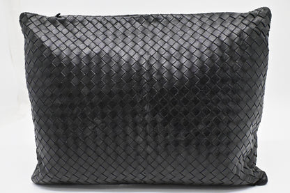 Bottega Veneta Pouch in Black Intrecciato Leather