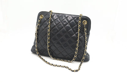 Chanel Shoulder Bag in Black MattelassÃ© Leather