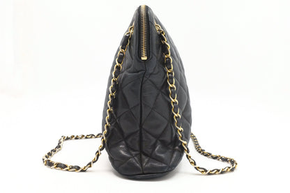 Chanel Shoulder Bag in Black MattelassÃ© Leather