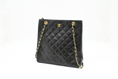Chanel Shoulder Bag in Black MattelassÃ© Leather