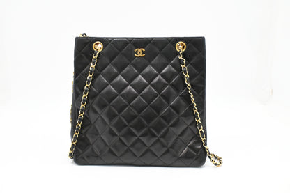 Chanel Shoulder Bag in Black MattelassÃ© Leather