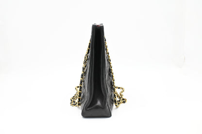 Chanel Shoulder Bag in Black MattelassÃ© Leather