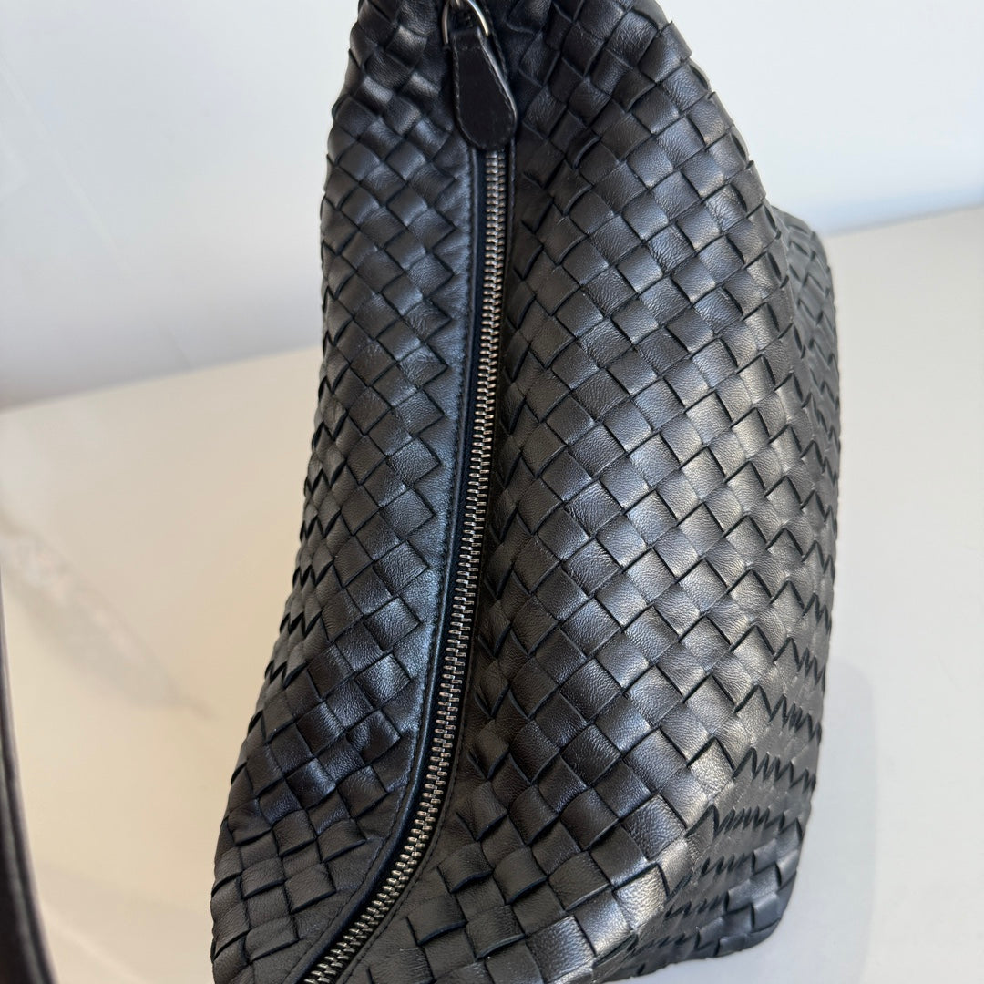 Bottega Veneta Sloane Shoulder Bag Black Small 25cm