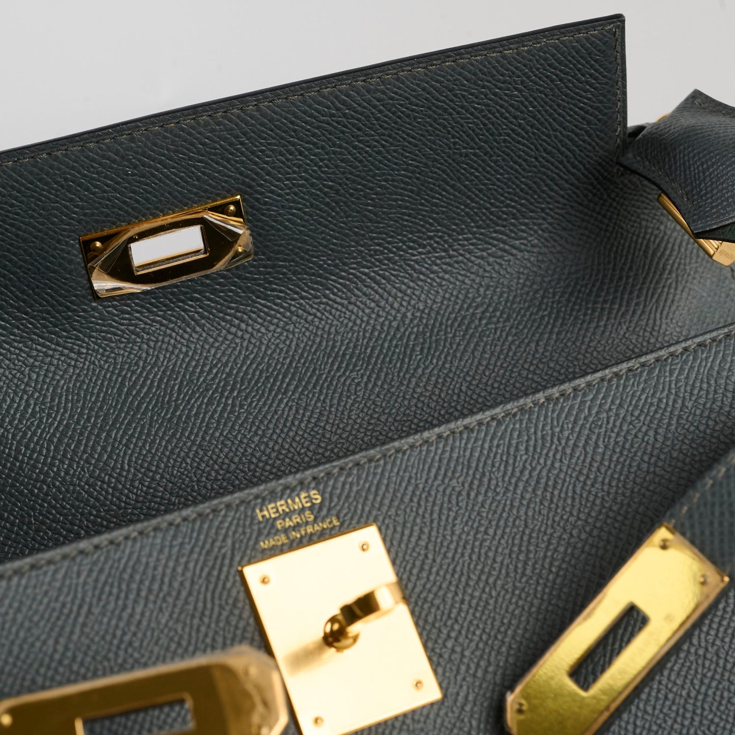 Hermes Kelly 28 Y7 Bleu Orage Epsom GHW Z Stamp