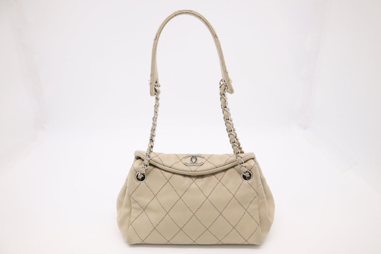 Chanel Shoulder Bag in Beige Leather