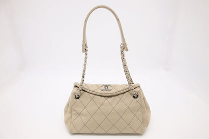 Chanel Shoulder Bag in Beige Leather