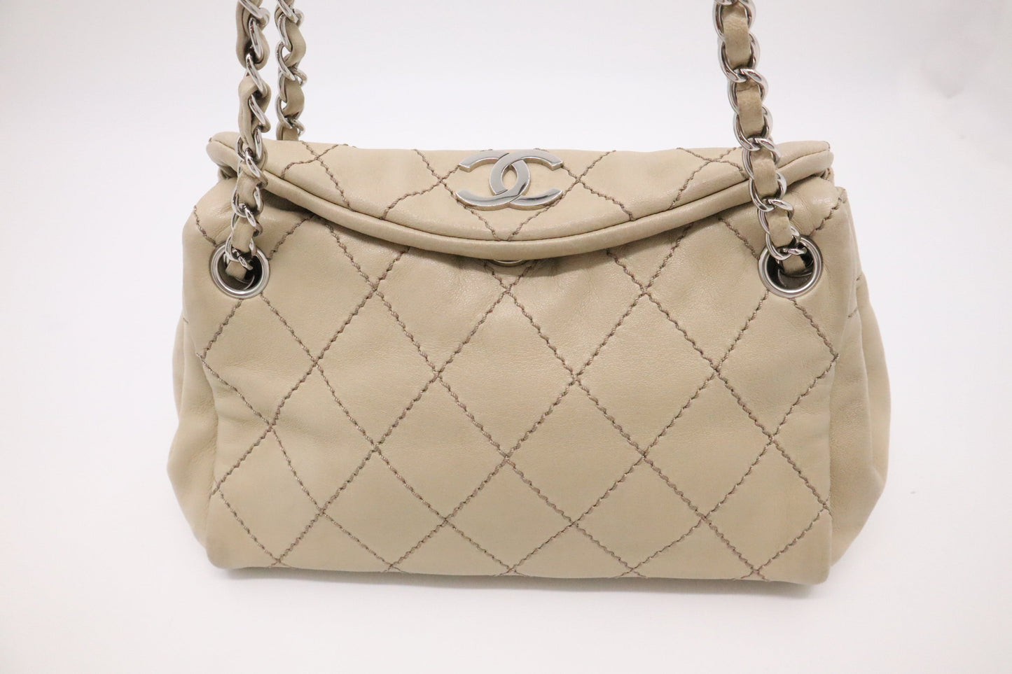 Chanel Shoulder Bag in Beige Leather