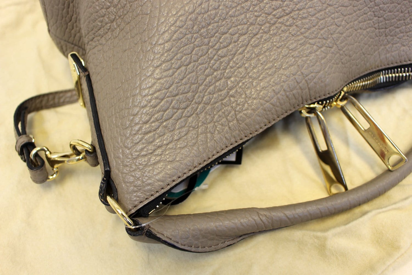 BURBERRY Heritage Grain Ledbury Hobo Bag