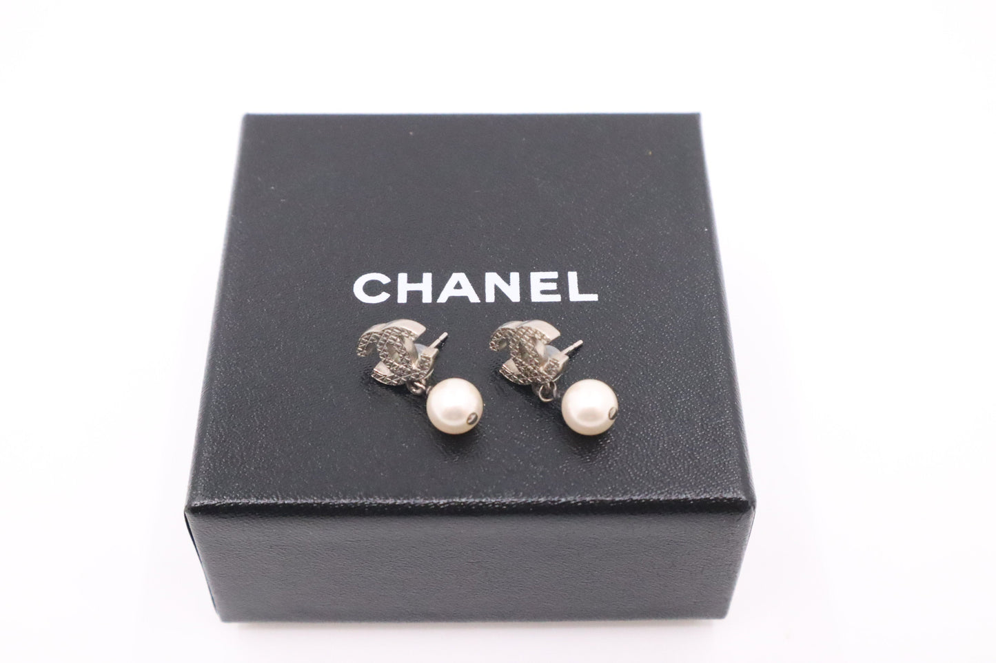 Chanel Earrings CC with Pearl
