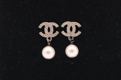 Chanel Earrings CC with Pearl