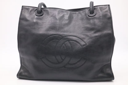Chanel Tote in Black Leather