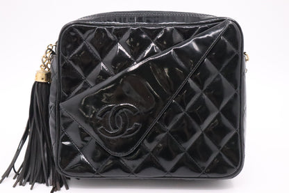 Chanel Shoulder Bag in Black Patent Leather