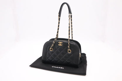 Chanel Shoulder Bag in Black Leather