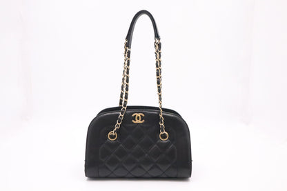 Chanel Shoulder Bag in Black Leather