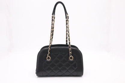 Chanel Shoulder Bag in Black Leather