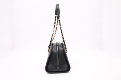 Chanel Shoulder Bag in Black Leather