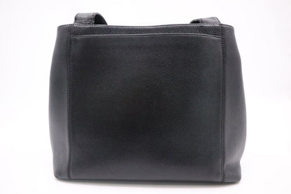 Chanel Shoulder Bag in Black Caviar Leather