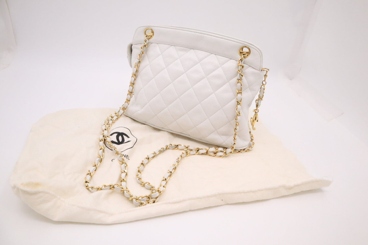 Chanel Shoulder Bag in White MattelassÃ© Leather