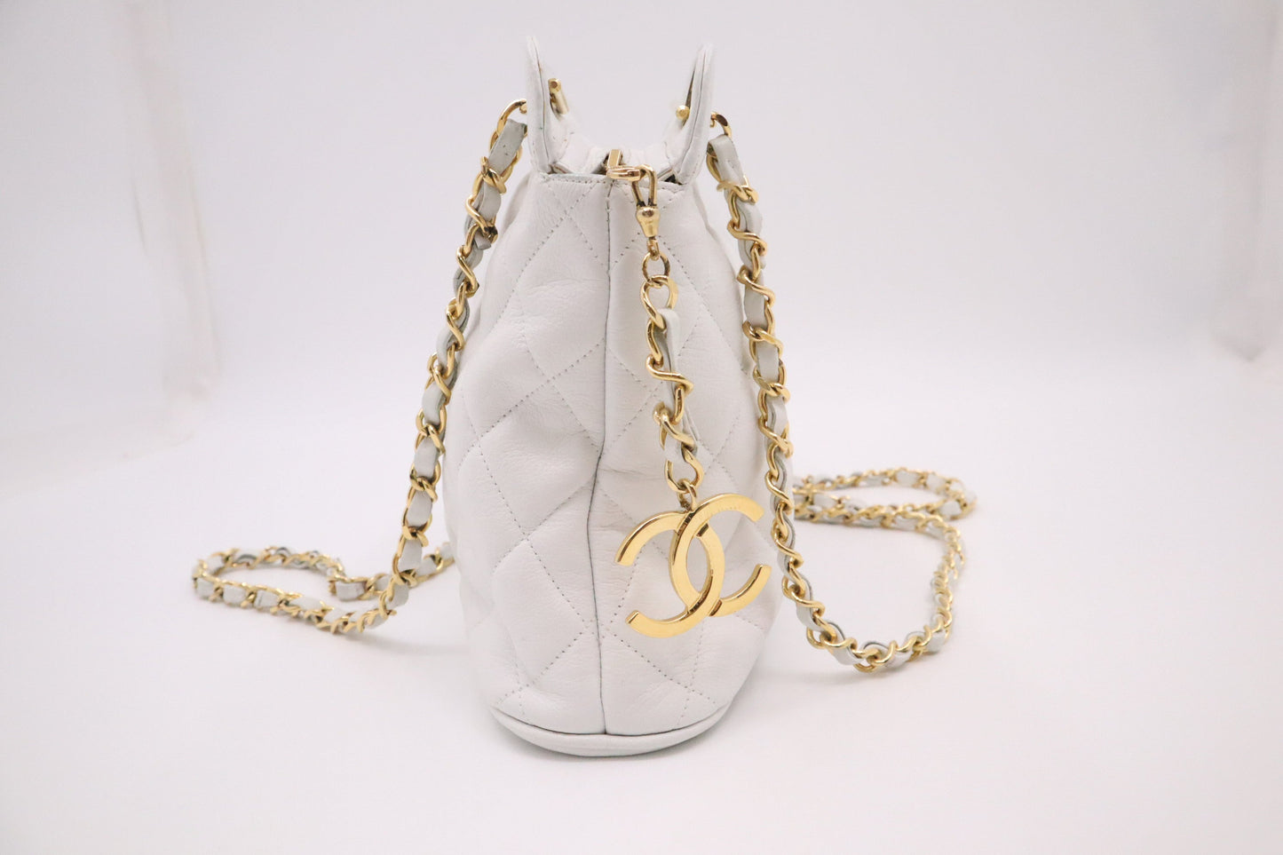 Chanel Shoulder Bag in White MattelassÃ© Leather