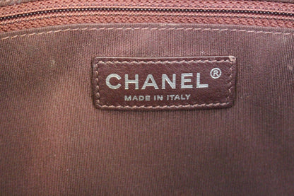 CHANEL Matelasse Black Calfskin Leather Shoulder Bag