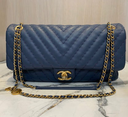 CHANEL CHEVRON MEDALLION CHARM FLAP BAG-HS