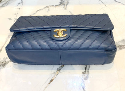 CHANEL CHEVRON MEDALLION CHARM FLAP BAG-HS