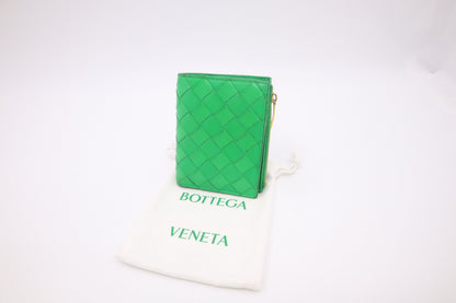Bottega Veneta Wallet in Green Intrecciato Leather