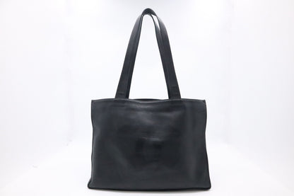 Chanel Tote in Black Leather