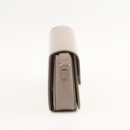 Luxury CELINE Classique Medium Triomphe Bag Pebble