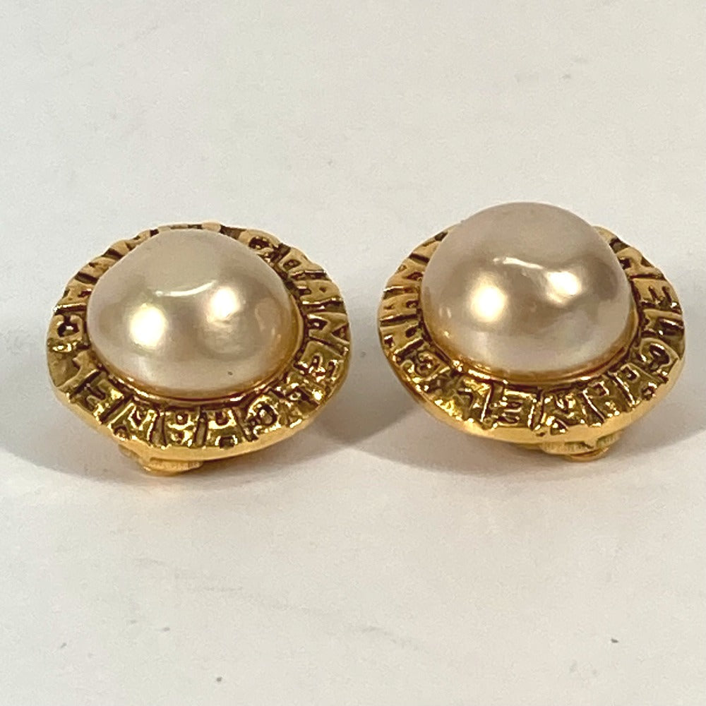 CHANEL Earring metal gold vintage Round logo fake pearl