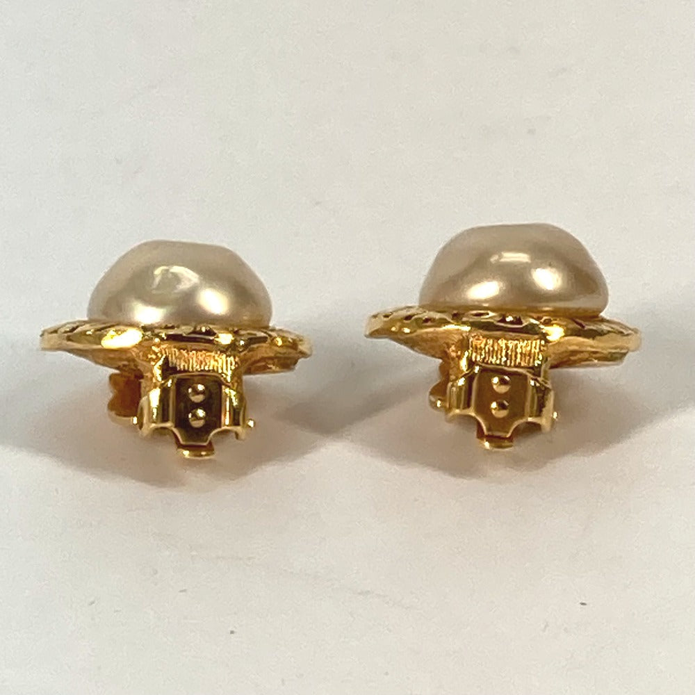 CHANEL Earring metal gold vintage Round logo fake pearl