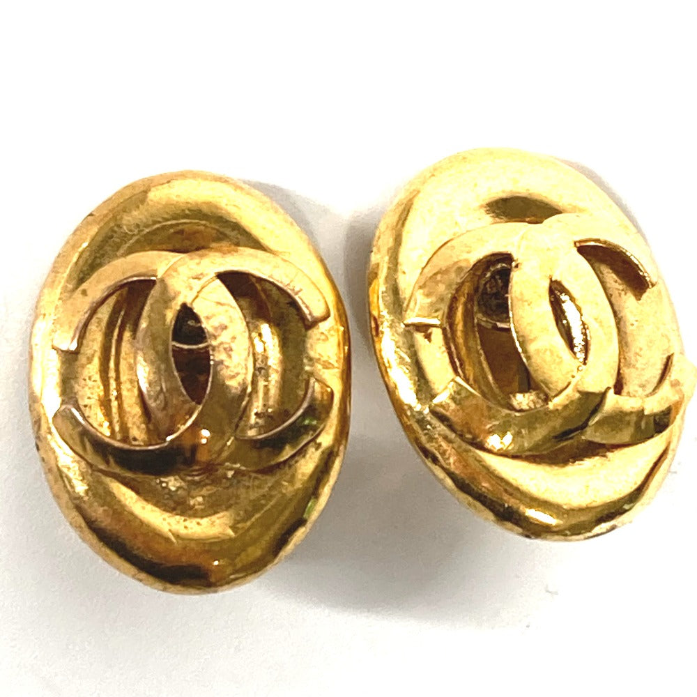CHANEL Earring metal gold vintage CC COCO Mark