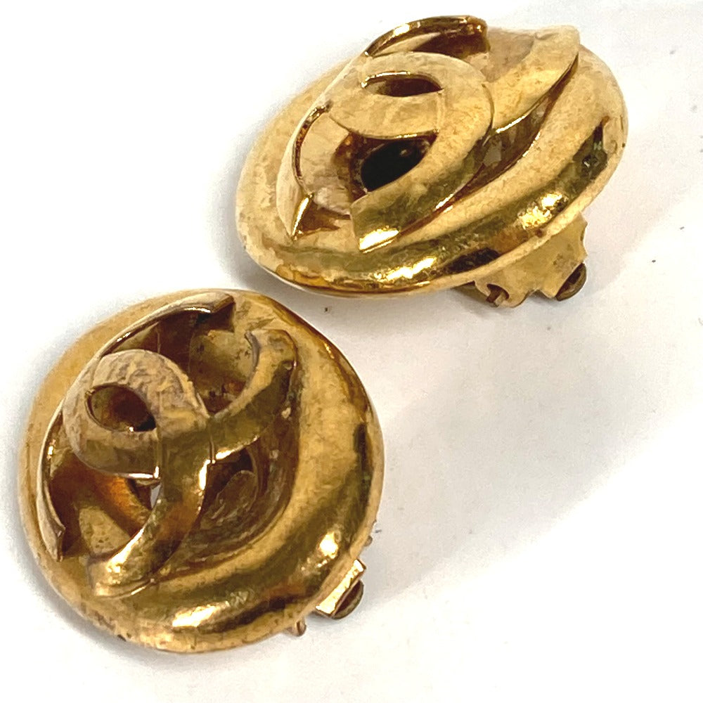 CHANEL Earring metal gold vintage CC COCO Mark