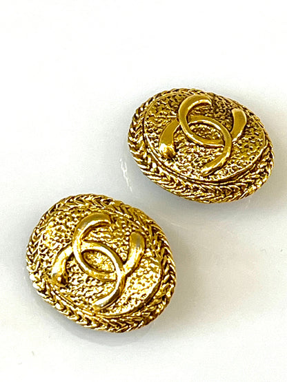 CHANEL CC LOGO VINTAGE  RUNWAY CLIP ON EARRINGS