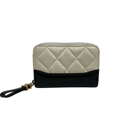 CHANEL Coin case leather white Gabriel doe