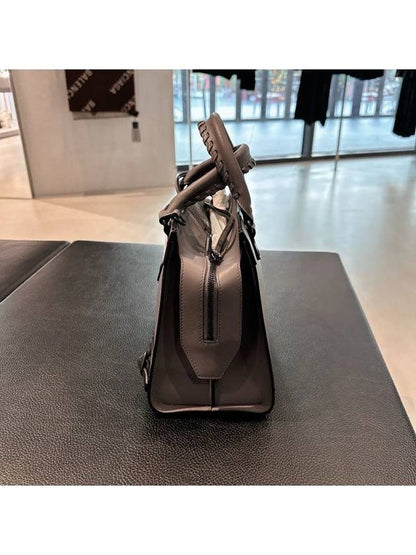 Luxury Balenciaga Trending 2025 Women s Gray Neo Classic Small Tote Bag Cross 638521 11R57 1404