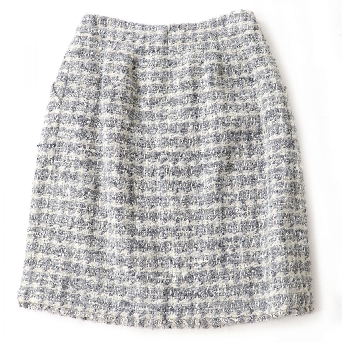 CHANEL skirt Main: 50% wool, Main: 25% nylon, Main: 15% rayon, Main: 10% cashmere, Lining: 100% silk Light gray x white x glitter (tweed) Women 34