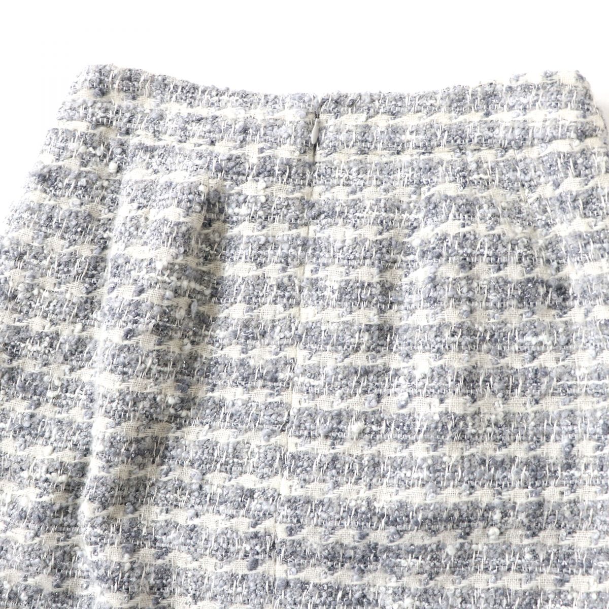 CHANEL skirt Main: 50% wool, Main: 25% nylon, Main: 15% rayon, Main: 10% cashmere, Lining: 100% silk Light gray x white x glitter (tweed) Women 34