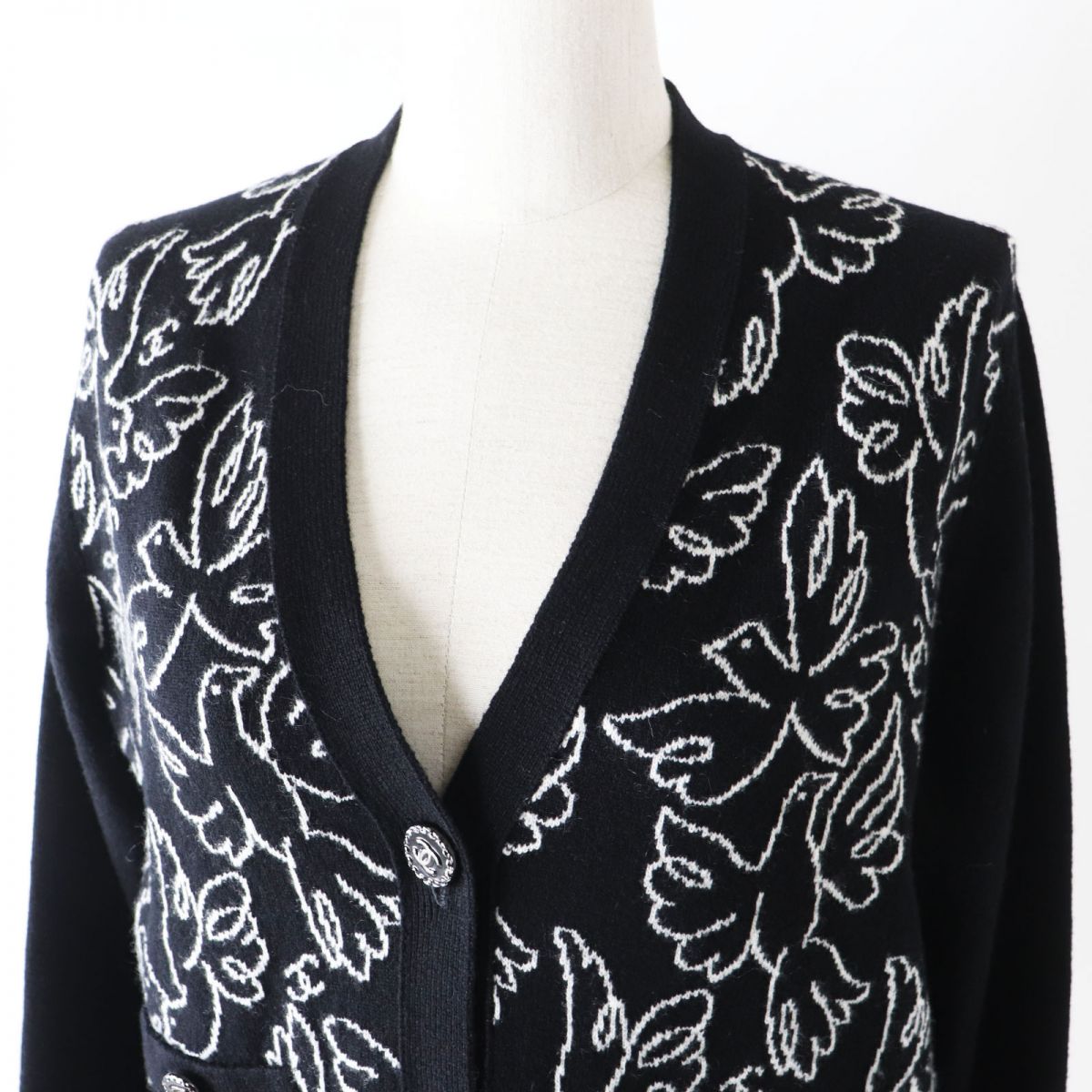 CHANEL knit Main: 99% cashmere, Main: 1% elastane, Part: 100% cashmere Black x White (Tricolor Pattern) Women 40