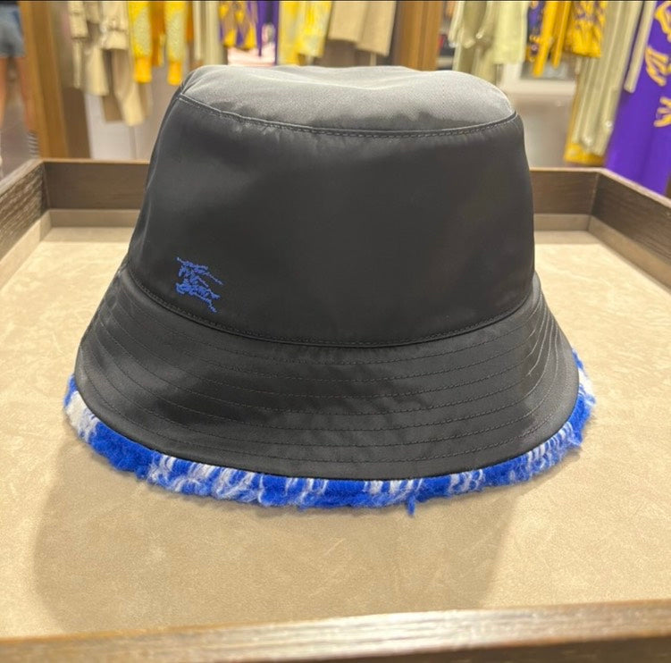 Luxury Burberry MH Fleece Check Reversible Bucket Hat Black