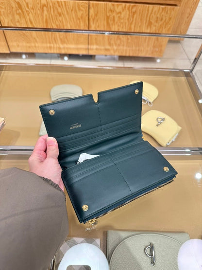 Luxury Burberry LS Snip Large Bifold in Forest Green Leather Wallet