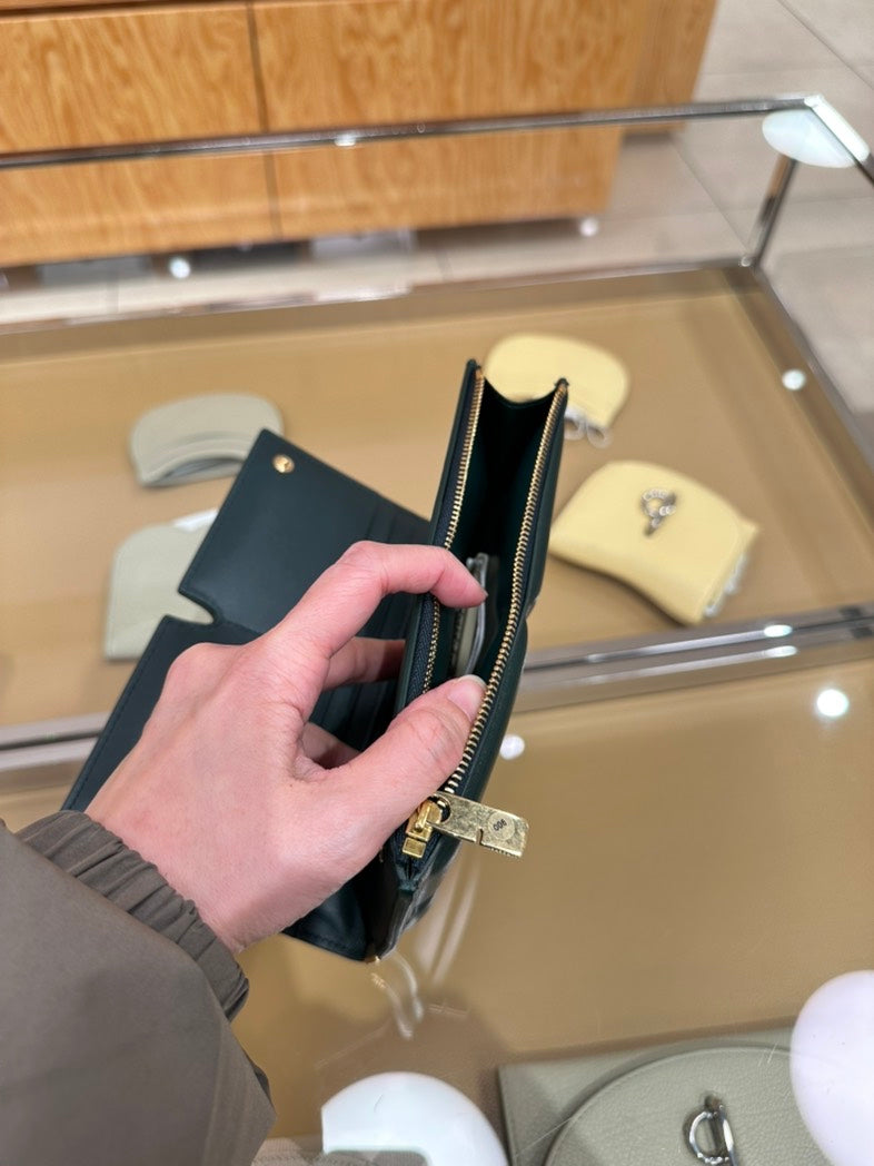Luxury Burberry LS Snip Large Bifold in Forest Green Leather Wallet