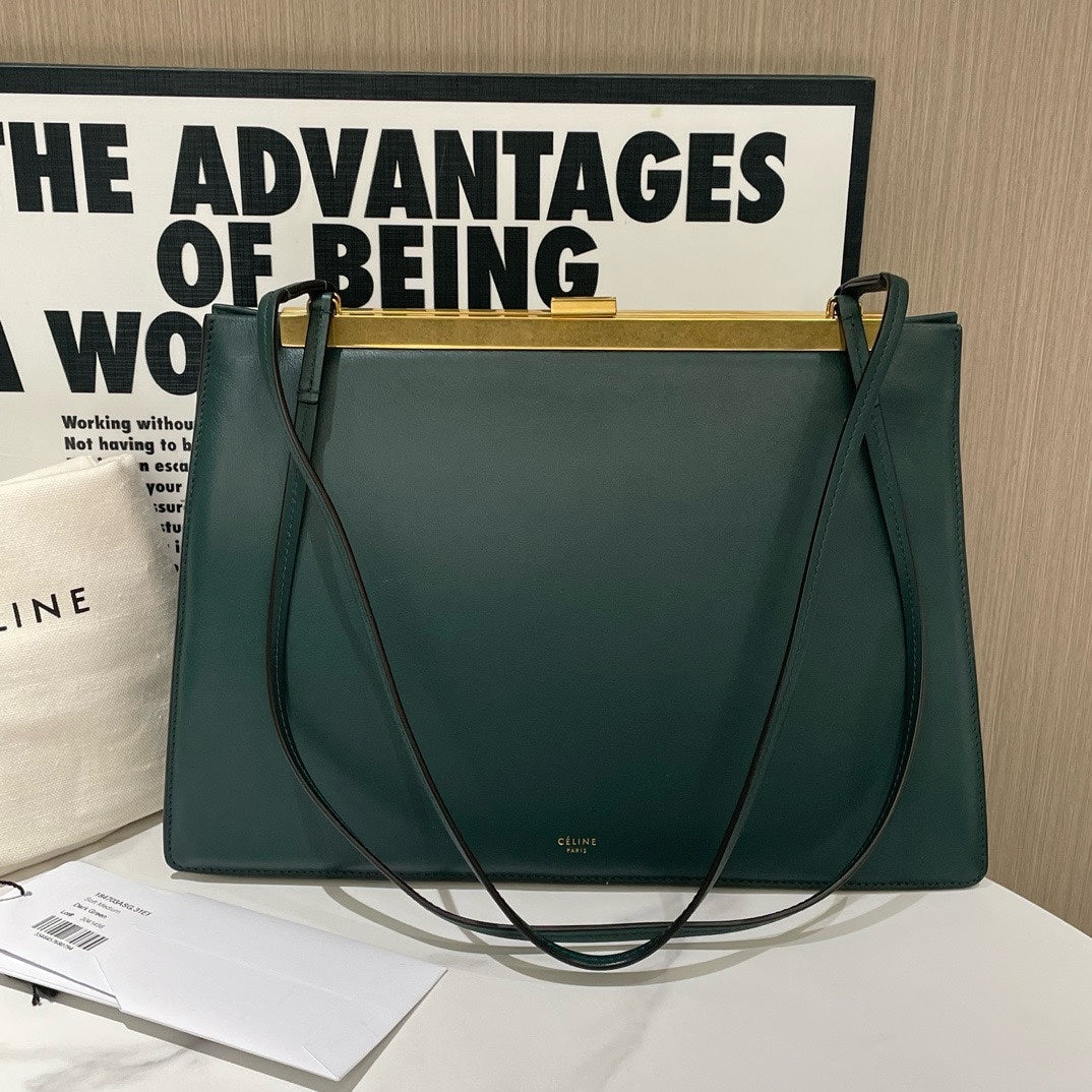 💕 Luxury CELINE Soft Clasp Medium (2020) #13203