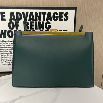 💕 Luxury CELINE Soft Clasp Medium (2020) #13203