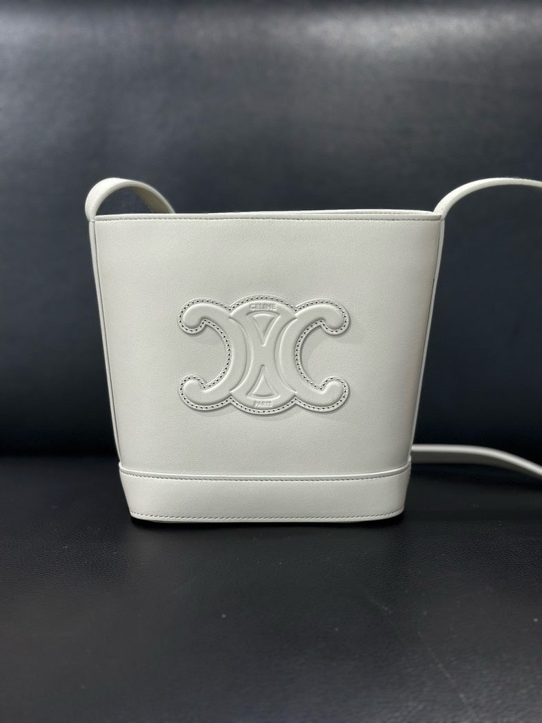 Luxury CELINE Triomphe Bucket Bag White Leather Medium