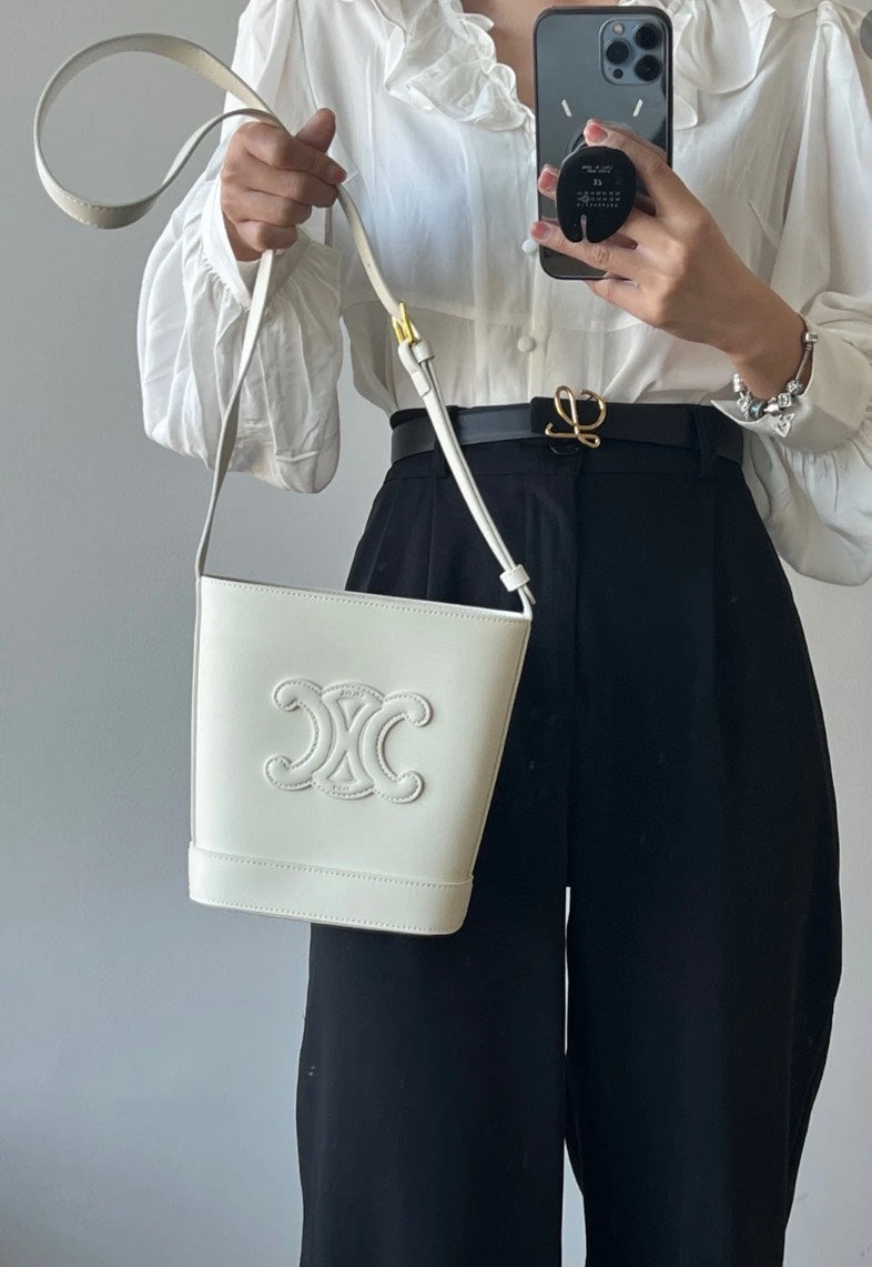 Luxury CELINE Triomphe Bucket Bag White Leather Medium