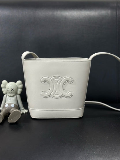 Luxury CELINE Triomphe Bucket Bag White Leather Medium