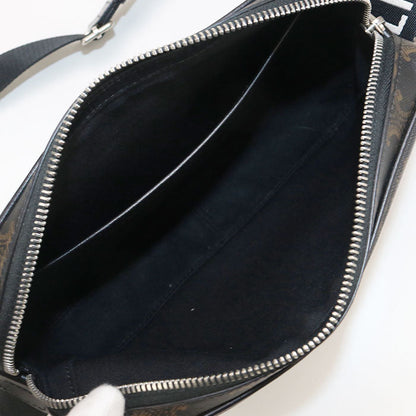 CELINE 19450 2CIM.38OG Medium messenger  Triomphe Shoulder Bag black Women